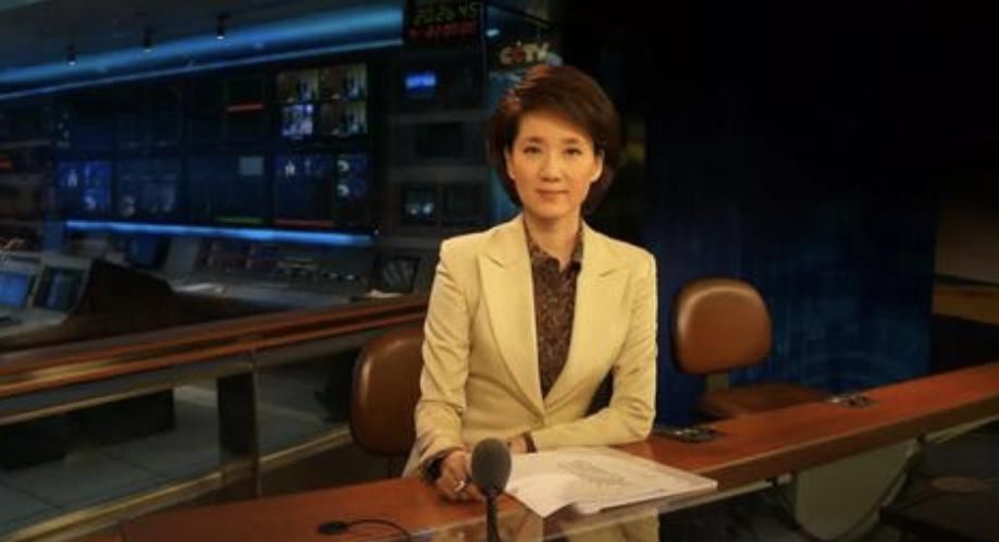 央视最难请的主持人,主持功底甩董卿好几倍,年过半百现成这样