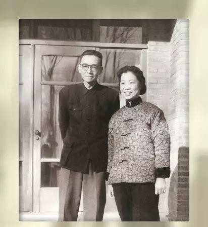 孙子|梁思成后人现状:两个孙子都改姓?林徽因死前为什么没见上新生外孙