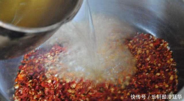 油辣子不是只放油这么简单,少了这几样,难怪油辣子只辣不香!