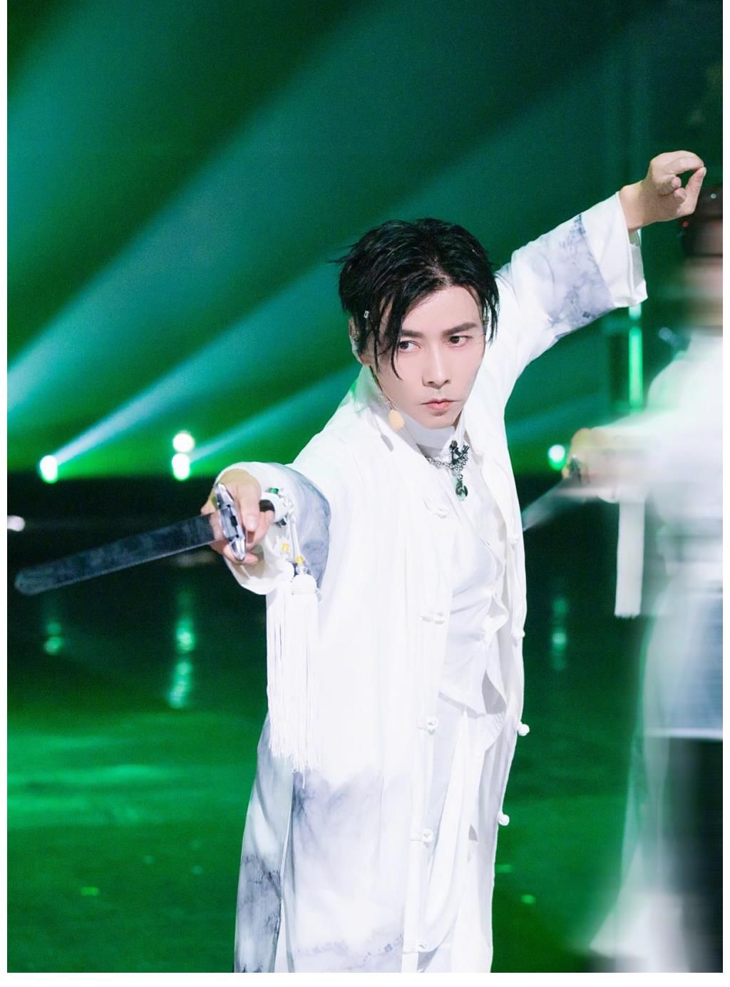 赵文卓|张晋凭《什么是快乐星球》和《好春光》成为三公下半场最帅的崽！