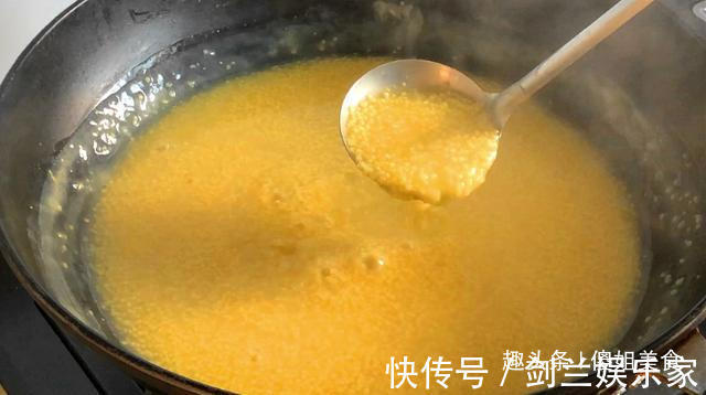 熬小米粥时,有人加油、有人加碱都不对!教你正确做法,太香了