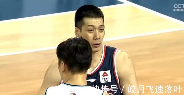 约翰逊|广东男篮险胜青岛,为什么打青岛这么艰难杜锋赛后说了大实话