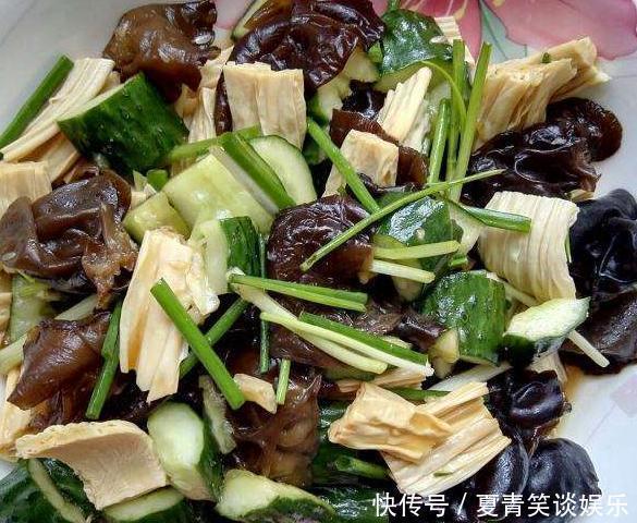 营养|凉拌黄瓜这样吃,教你搭配这两样菜,营养美味很入味,一盘不够吃