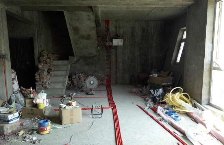 水电师傅|如果水电师傅把电线水管铺成这样,一定要翻工,不要给工钱