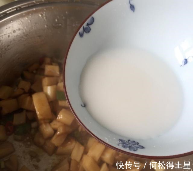 小丁|莲藕最经典的吃法酸辣藕丁,美容养颜还开胃!