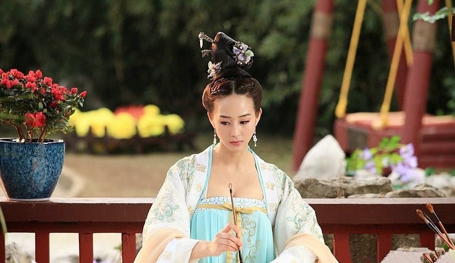 机智|才女屡被召见却不去,皇帝龙颜大怒,她机智写下一诗,被宠成贵妃