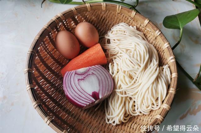 炒面|鸡蛋炒面小技巧,这几步做对了,面条劲道,不粘锅,根根分明清爽