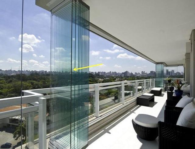 玻璃窗|阳台不能封有对策了,对面住户在楼板上挂5个帘子,防晒遮阳