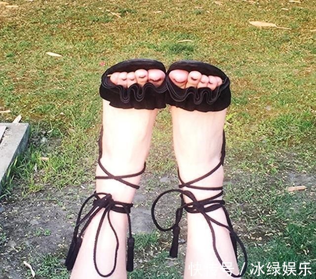 蕾丝 时尚优雅一字带凉鞋,穿出时髦女人味,还有蕾丝花边哦