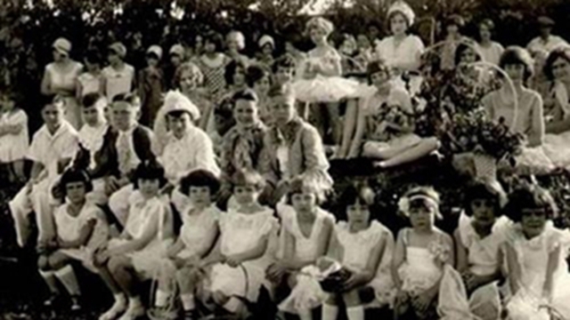 疼痛|国外一女人生孩子上瘾,连生69个,辨认孩子最头疼