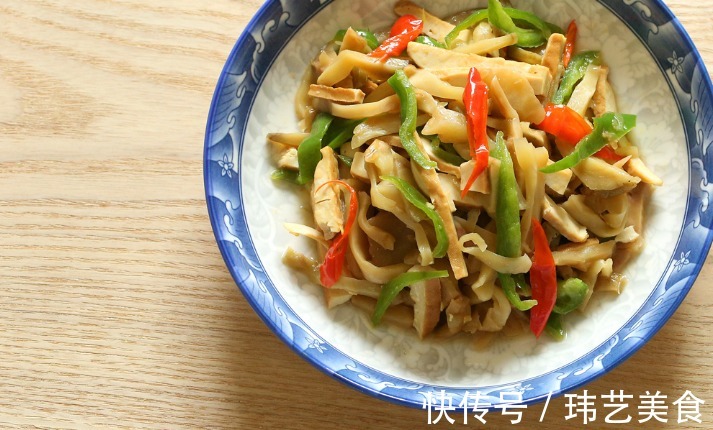 菜市场|2碗米饭都不够的下饭菜，不到十分钟就出锅，解腻去油又营养