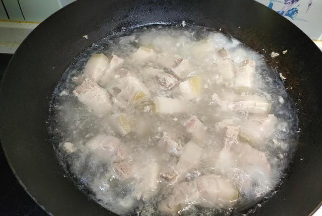 只加|爷爷用了几十年的红烧肉做法,只加四种香料,软糯入味、红亮诱人