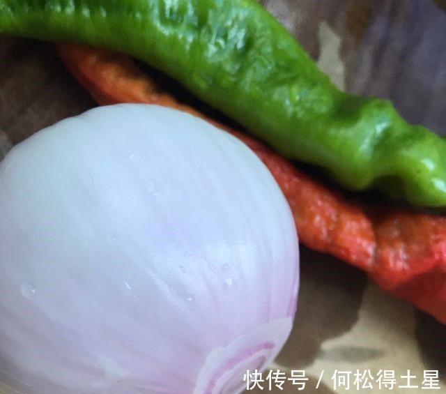 洋葱|洋葱炒土豆丝，快手家常菜，简单又下饭！