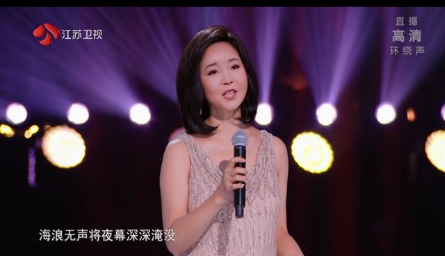 6台跨年名场面：主持人翻车、唱歌跑调，周深邓丽君跨时空同台