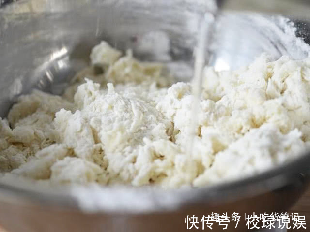 干面粉|大饼冷了以后硬不硬,主要是看面怎么和,和得好能保持长时间松软