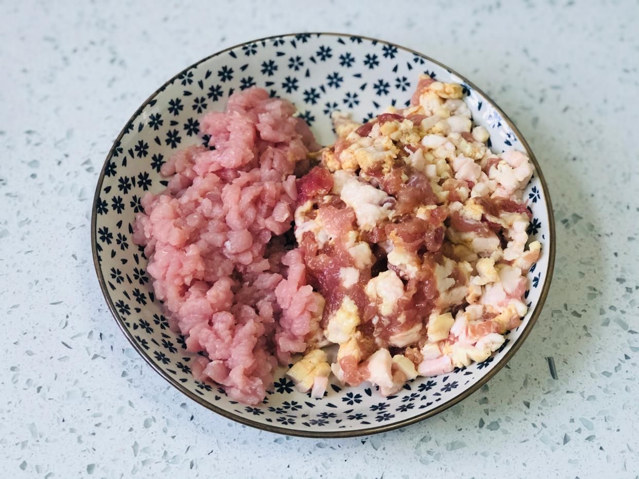 炸酱面|做炸酱面，豆瓣酱、甜面酱选哪个？很多人做错，难怪炸酱吃着不香