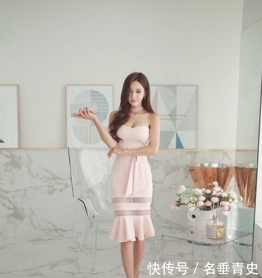 白皙|皮肤白皙精致的紧身裙美女,亭亭玉立,彰显女性魅力!