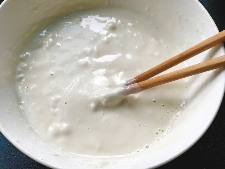 家里来客人就用这道菜来招待，外酥里嫩入口脆爽，做法也很简单