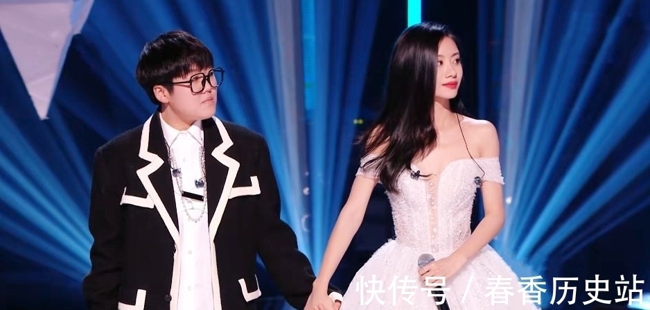 好声音决赛三大争议:华少两次读错票,伍珂玥夺冠“有惊无险”