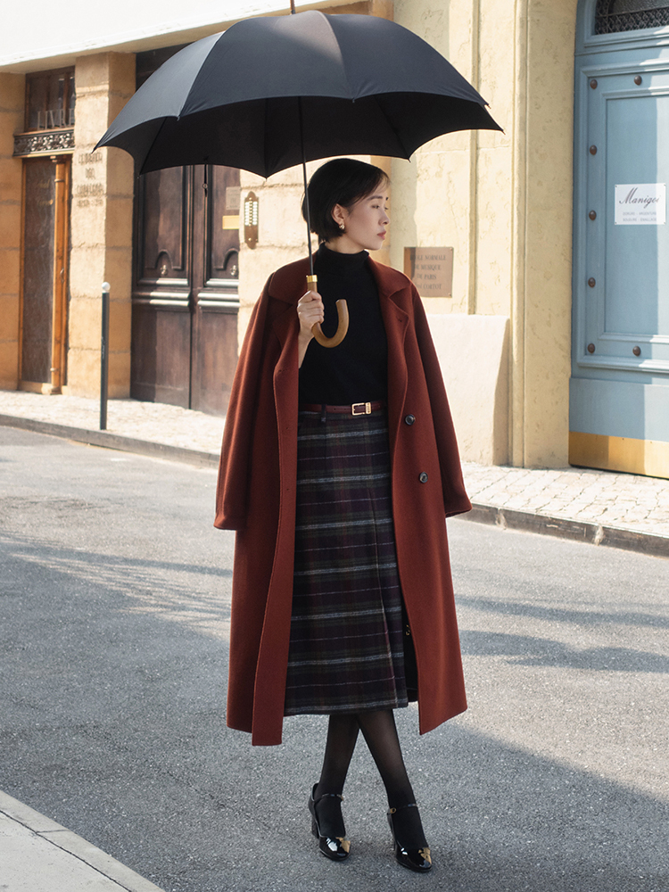 穿搭|降温了,红色大衣竟然这么气质,一看就离不开的穿搭,喜庆又显白