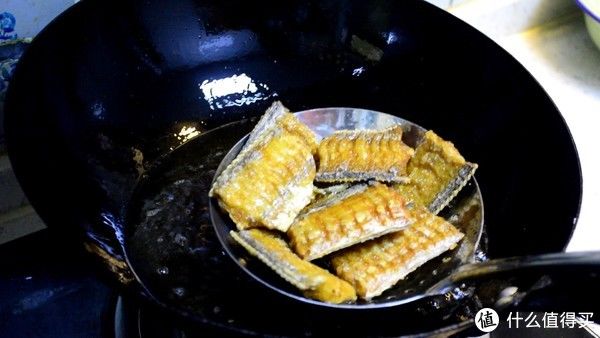 酥脆|炸带鱼，记住“3放2不放”，带鱼鲜香无腥味，金黄酥脆