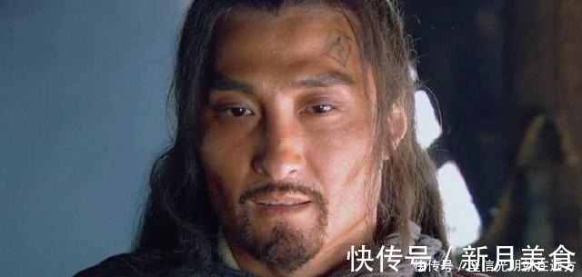 四个人$梁山四虎败给方腊手下第一勇将,幸亏林冲及时赶到,保住性命!