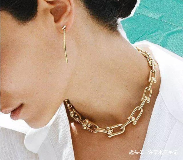 镯子 女人戴“手镯”还是“手表”好看三个理由告诉你,戴错很尴尬!