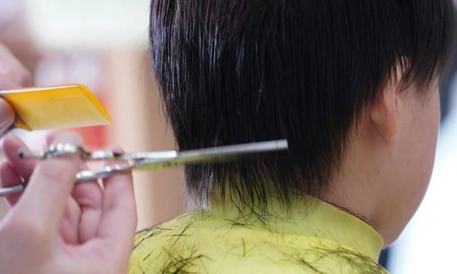 发量|头发厚“打薄”有用吗？能让发量永远变少吗？有用，但不是永久的