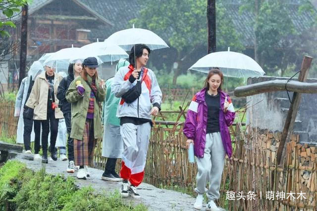 《向往的生活》看人下菜碟從鏡頭播送量就能看出,差別待遇明顯