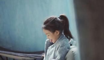 电话|4岁女儿“水”洗手机,妈妈情绪失控,一个举动再听不见喊妈妈了