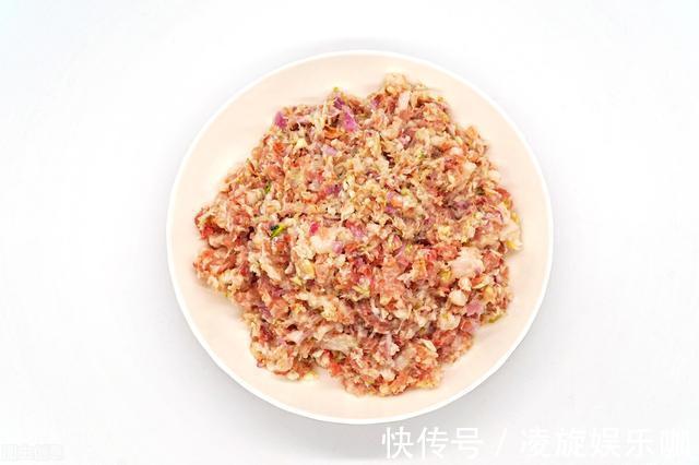 包饺子|调拌肉馅时，几个诀窍要牢记，鲜嫩多汁有弹性，包饺子馄饨都好吃
