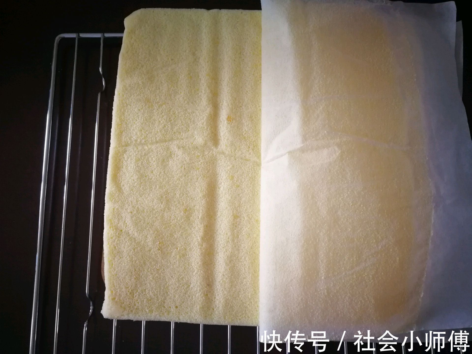 玉米油|蛋糕卷不用出去买着吃了，在家就能做，口感绵密做法简单