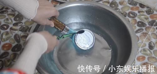 疏通|淋浴喷头堵了不用怕,学会这诀窍,只需一个塑料袋就能轻松解决