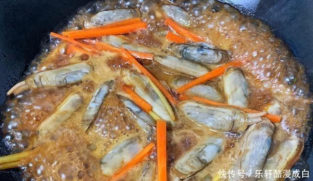 2月这海鲜最肥美,10块钱能买2斤,简单煮一煮,全家都爱吃