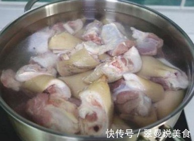 炖猪蹄要不要盖锅盖这一步很重要，大厨说漏嘴猪蹄白吃了