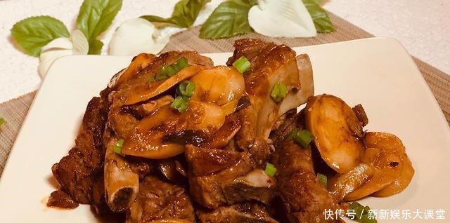 这菜,三天不吃就会馋,焖一焖,香到舔盘子,儿子一口一块停不下