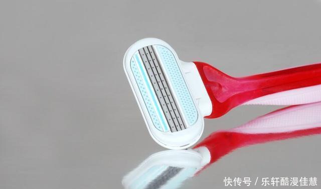  洗澡时|洗澡时，“下面”的毛总是会脱落，是不正常吗为你揭晓答案