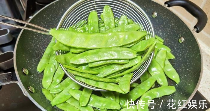 秋天,遇到此菜我从不手软,一次买10斤,晒干囤起来,冬天吃真香