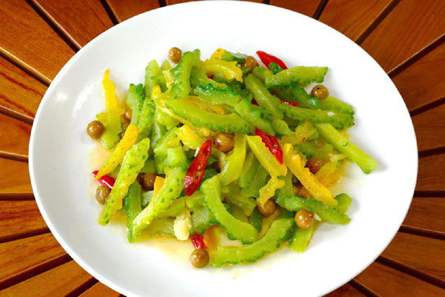 炒苦瓜时,很多人省略了“第1步”,难怪炒熟后,味道苦还难吃!