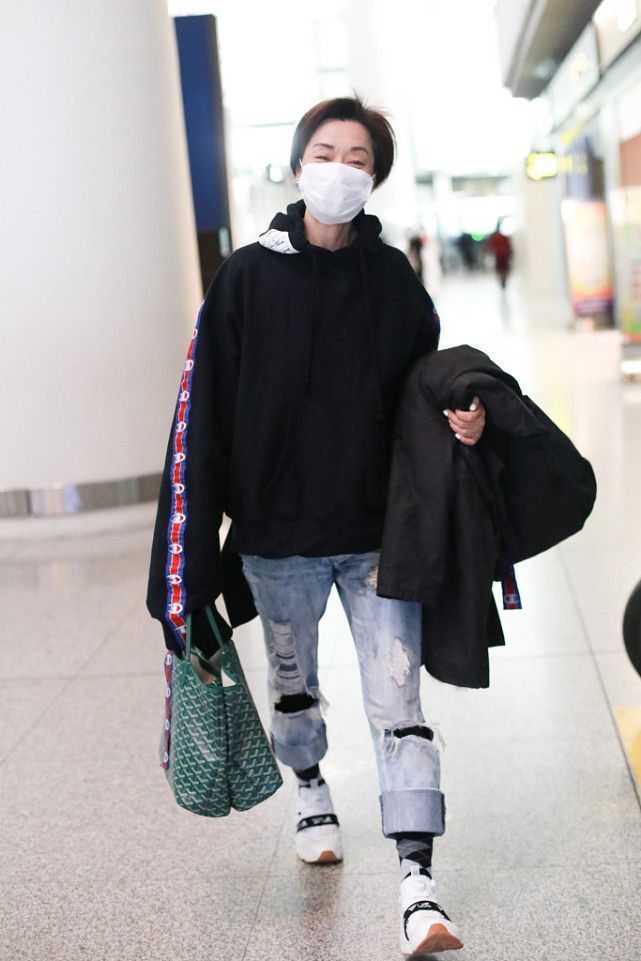 老太太|毛阿敏59岁真实不假,脸出油皮肤焉瘪,就是个普通老太太