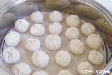 用这菜包包子,花不了几块钱,比纯肉的还好吃,隔几天就要蒸一锅