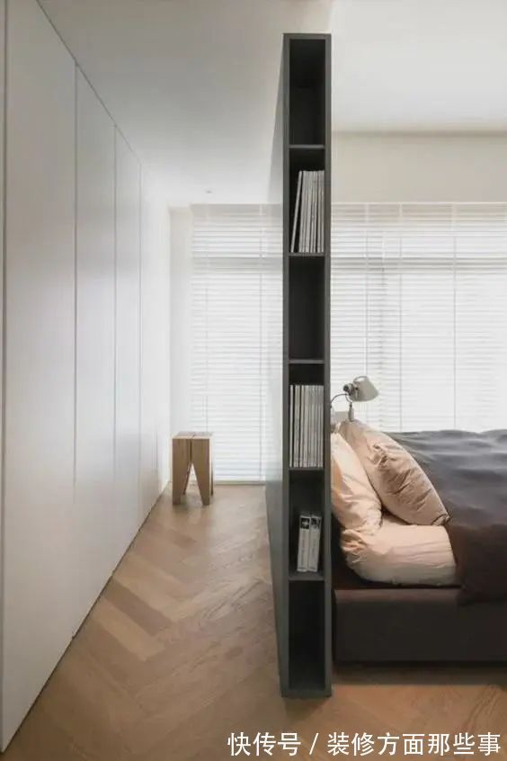 隔断|直到完工,才知道媳妇眼光独到,床头做书房,中间隔断半墙半玻璃