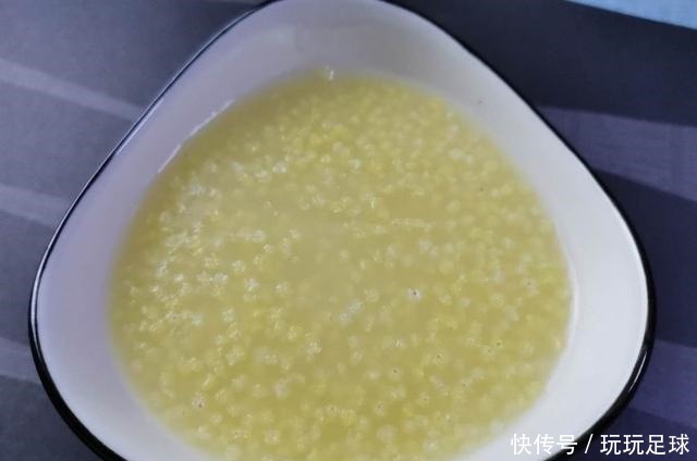 煮小米粥时,直接下锅是大错!多加这1步,米粥更黏稠,米油更厚!