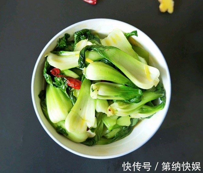 无论炒哪种青菜,不要直接炒!记住4点,翠绿不出水,香嫩又入味