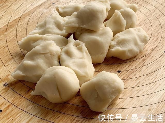 酥脆|油炸糕怎样做酥脆鼓大泡?掌握两个小技巧,各个空心不开裂