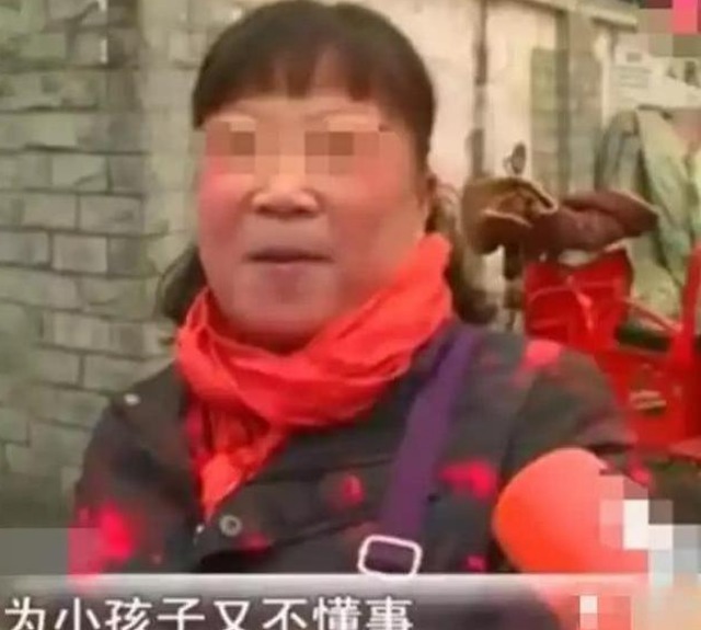 不懂事|熊孩子放火烧毁5辆车,车主要求赔偿,家长:算了吧,孩子不懂事