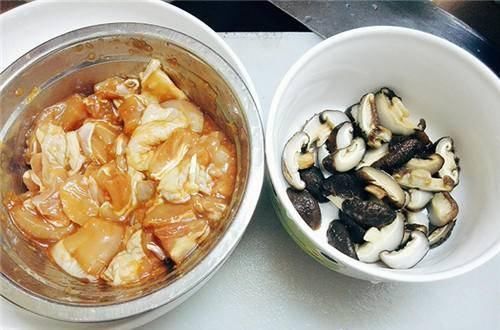 想吃糯米鸡不用买，在家做真材实料，一口气能吃2个，比茶市好吃