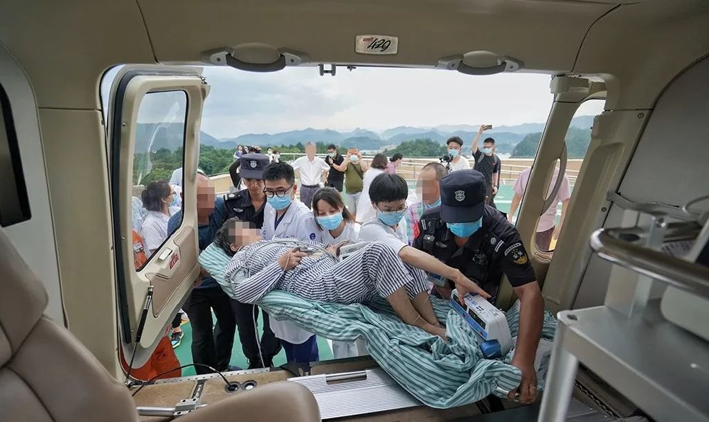 浙二医院|空中救援！丽水70岁患者顺利前往杭州救治~