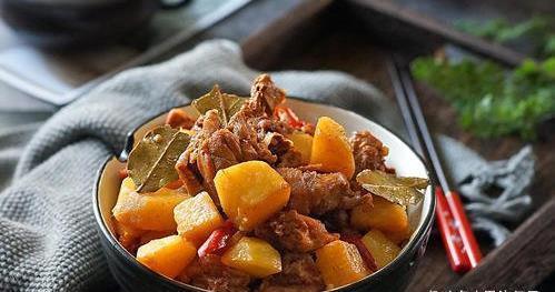 喜欢|喜欢吃荤的看过来,小鸡炖土豆、红烧鸭血、糖醋小排,动手做起来