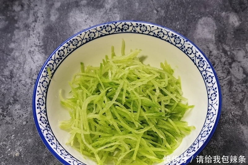 青萝卜|秋天吃凉拌菜,这道菜是不错的选择,清爽不油腻,还特别下酒下饭
